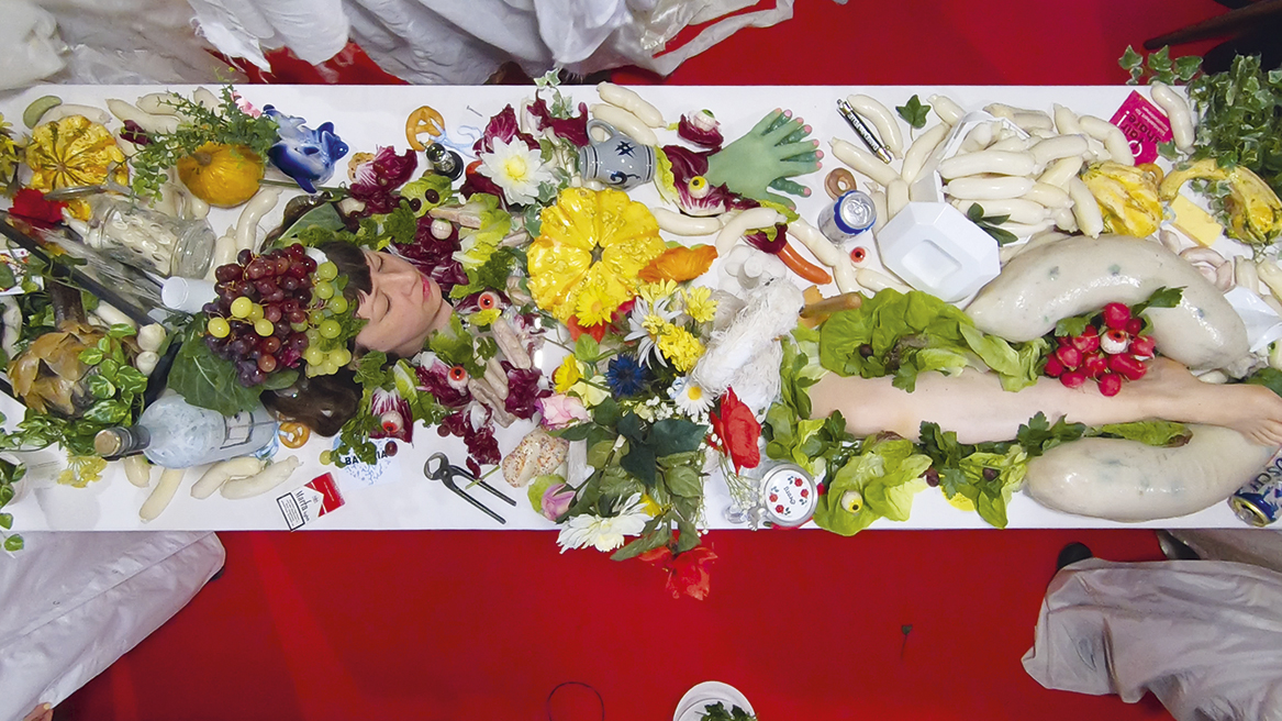 Gabi Blum Performance Schaugericht Ausstellung The Rise and The Fall im Fleischermuseum B&ouml;blingen